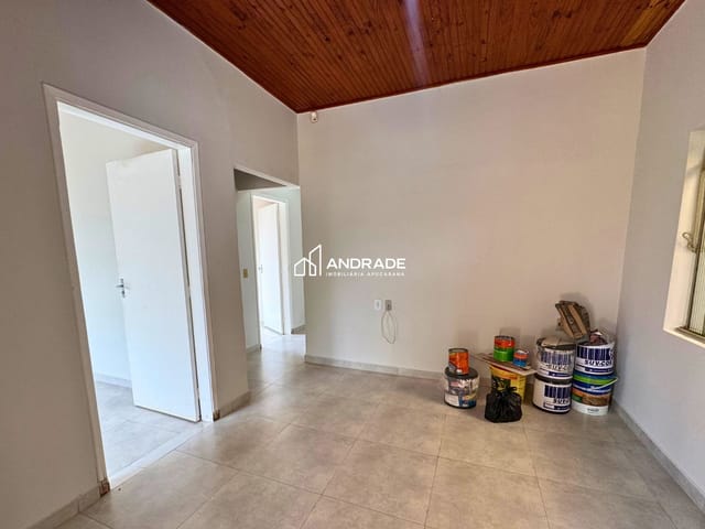 Casa com 258m² 3 quartos e 2 banheiros, à venda, no bairro Vila Brasil em Apucarana