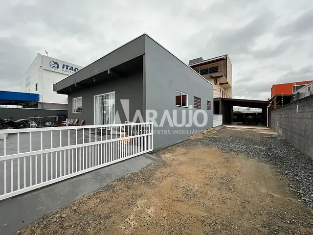 Casa com 450m² 7 quartos e 5 banheiros, à venda, no bairro Salseiros em Itajaí
