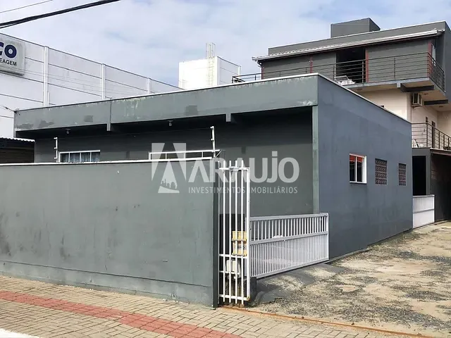 Casa com 450m² 7 quartos e 5 banheiros, à venda, no bairro Salseiros em Itajaí