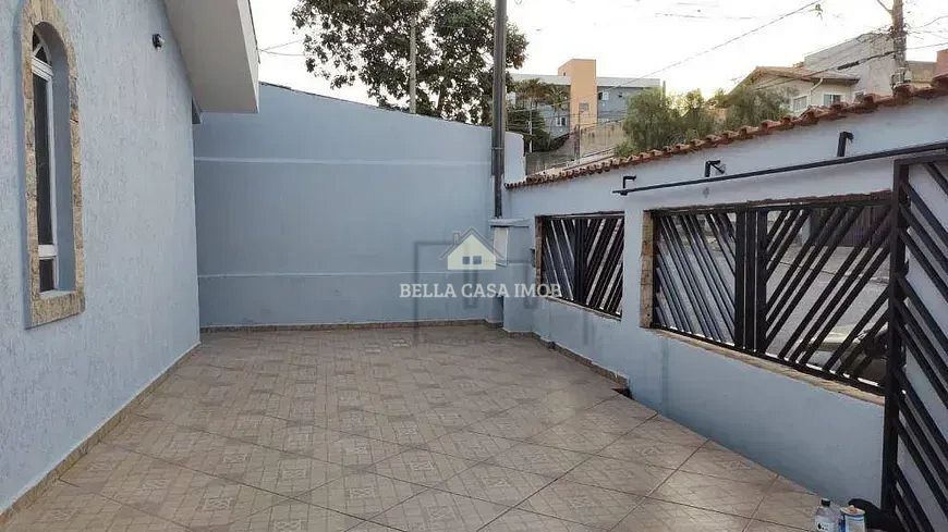 Casa à venda com 3 quartos, 230m² - Foto 1