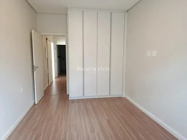 Casa com 300m² 3 quartos e 3 banheiros, à venda ou para alugar, no bairro Chácaras Silvania em Valinhos