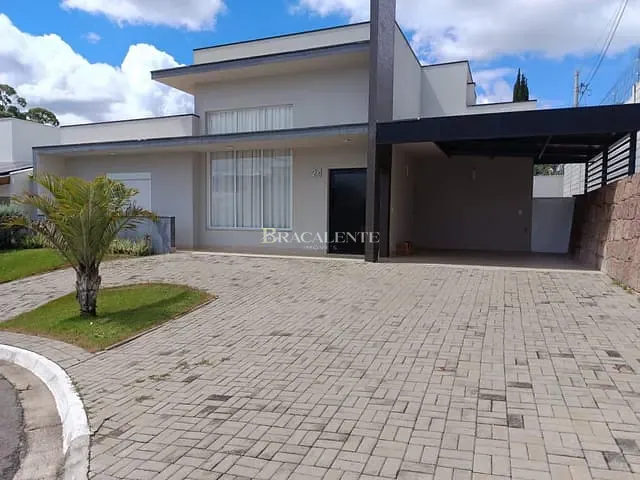 Casa com 300m² 3 quartos e 3 banheiros, à venda ou para alugar, no bairro Chácaras Silvania em Valinhos