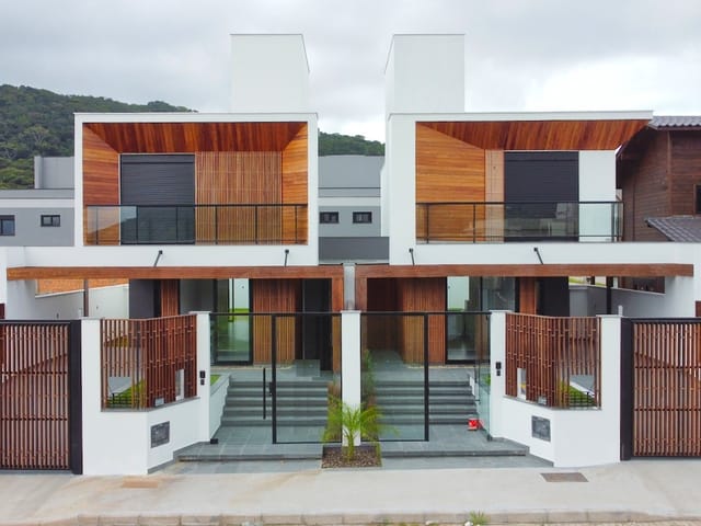 Foto do Casa - Linda casa de dois pavimentos com 3 suítes no Villa Pamplona - Rio Tavares - Florianópolis/SC | Costão Sul Imóveis