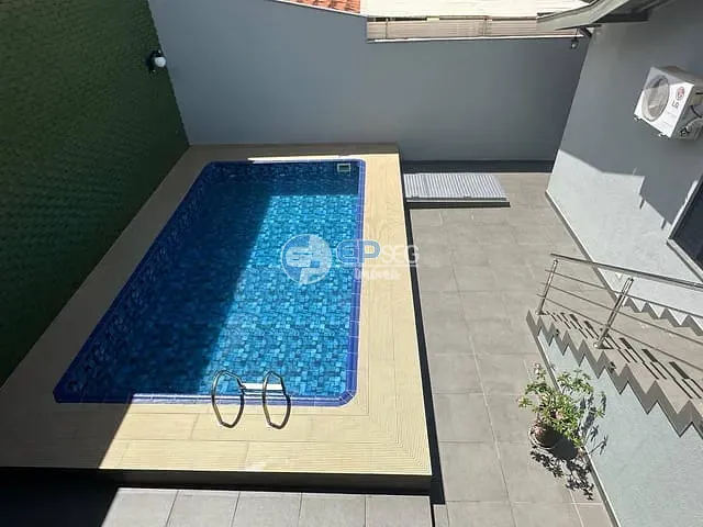 Casa com 300m² 3 quartos e 3 banheiros, à venda, no bairro Santa Mônica em Londrina