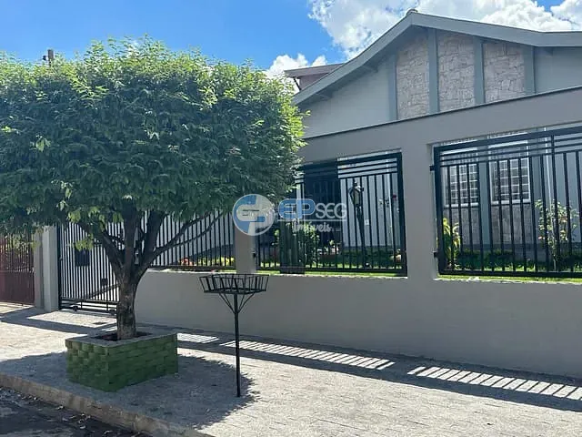 Casa com 300m² 3 quartos e 3 banheiros, à venda, no bairro Santa Mônica em Londrina