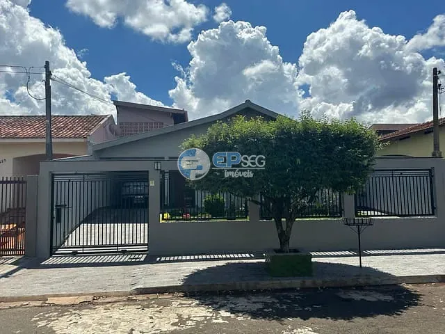 Casa com 300m² 3 quartos e 3 banheiros, à venda, no bairro Santa Mônica em Londrina