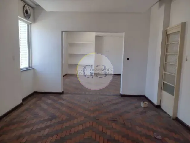 Casa 3 quartos e 3 banheiros, à venda ou para alugar, no bairro Centro em Pelotas