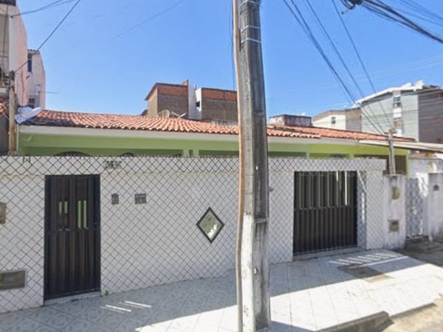 Casa 3 quartos e 1 banheiro, à venda, no bairro Farolândia em Aracaju