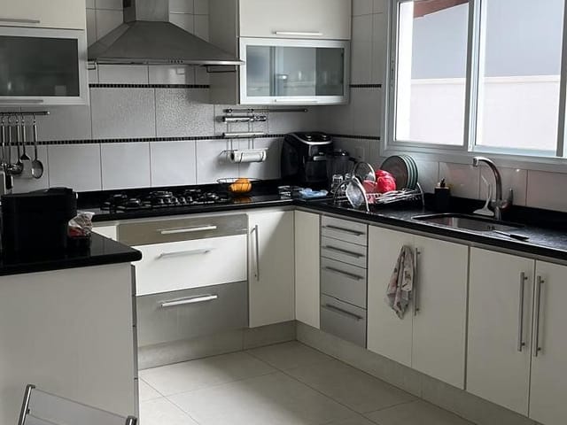 Casa com 330m² 3 quartos e 5 banheiros, à venda, no bairro Condomínio Residencial Terras do Oriente em Valinhos