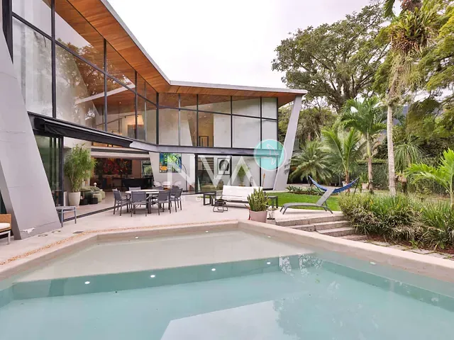 Casa com 530m² 6 quartos e 8 banheiros, à venda, no bairro Itanhangá em Rio de Janeiro