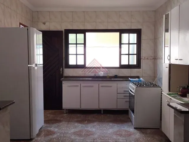 Casa com 325m² 3 quartos e 2 banheiros, para alugar, no bairro Jardim Esperança em Mauá