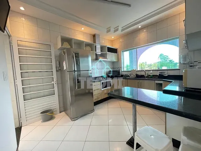 Casa com 260m² 3 quartos e 5 banheiros, à venda, no bairro Vila Jaboticabeira em Taubaté