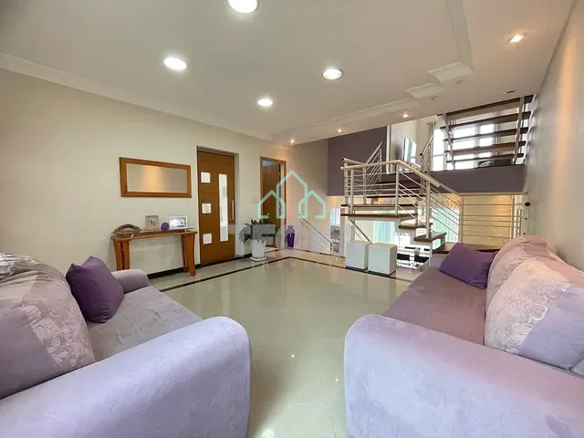 Casa com 260m² 3 quartos e 5 banheiros, à venda, no bairro Vila Jaboticabeira em Taubaté