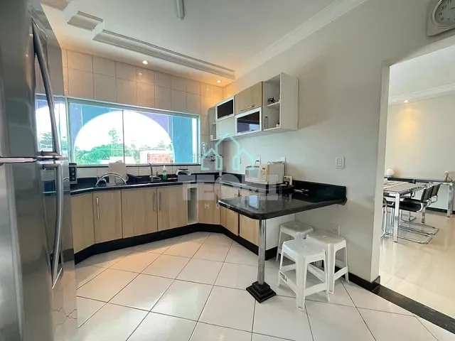 Casa com 260m² 3 quartos e 5 banheiros, à venda, no bairro Vila Jaboticabeira em Taubaté