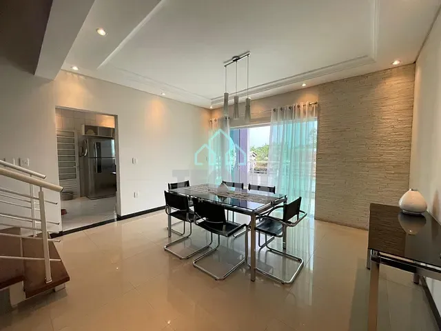 Casa com 260m² 3 quartos e 5 banheiros, à venda, no bairro Vila Jaboticabeira em Taubaté