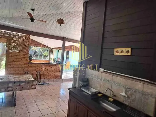 Casa 3 quartos e 2 banheiros, à venda, no bairro Jardim Cuiabá em Cuiabá