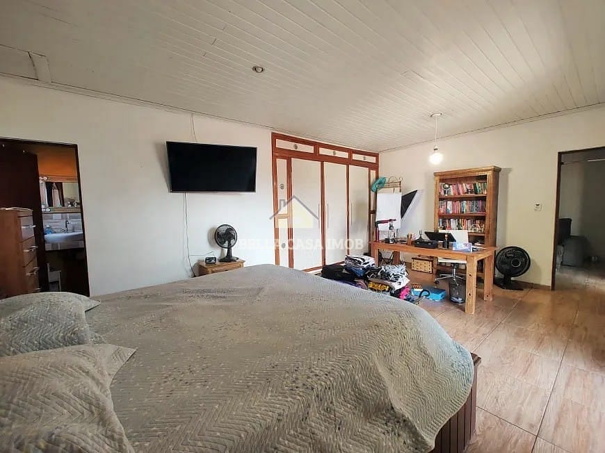 Casa à venda com 4 quartos, 361m² - Foto 9