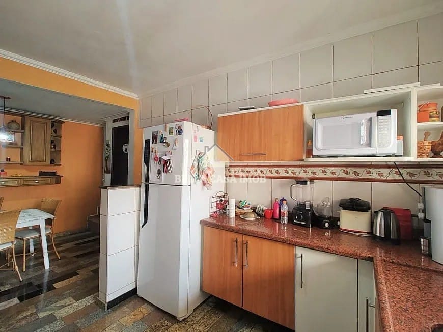Casa à venda com 4 quartos, 361m² - Foto 3