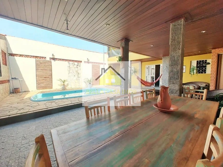 Casa à venda com 4 quartos, 361m² - Foto 1