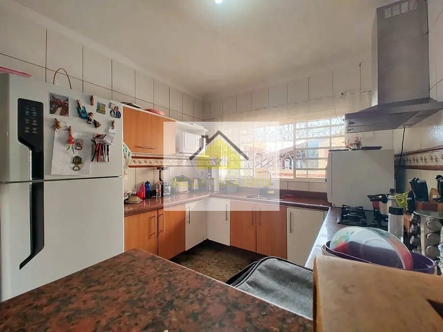 Casa à venda com 4 quartos, 361m² - Foto 2
