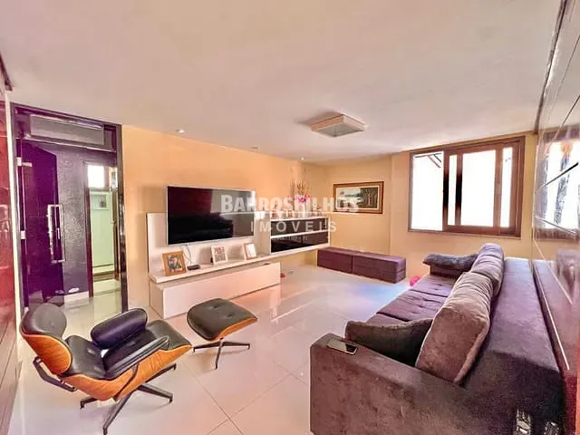 Casa com 1024m² 4 quartos e 5 banheiros, à venda, no bairro Aruana em Aracaju
