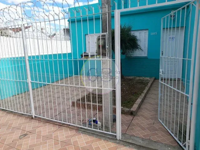 Casa 2 quartos e 1 banheiro, para alugar, no bairro Centro em Pelotas