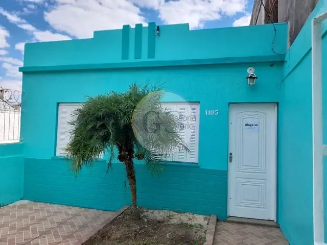 Casa 2 quartos e 1 banheiro, para alugar, no bairro Centro em Pelotas