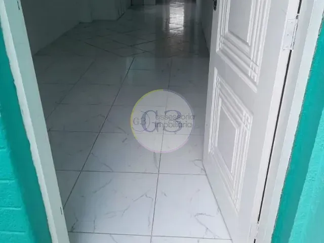 Casa 2 quartos e 1 banheiro, para alugar, no bairro Centro em Pelotas