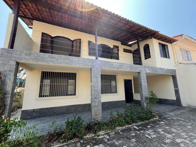 Casa com 360m² 6 quartos e 8 banheiros, à venda, no bairro Itaipu em Niterói