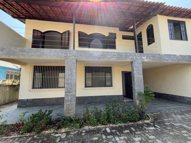 Casa com 360m² 6 quartos e 8 banheiros, à venda, no bairro Itaipu em Niterói