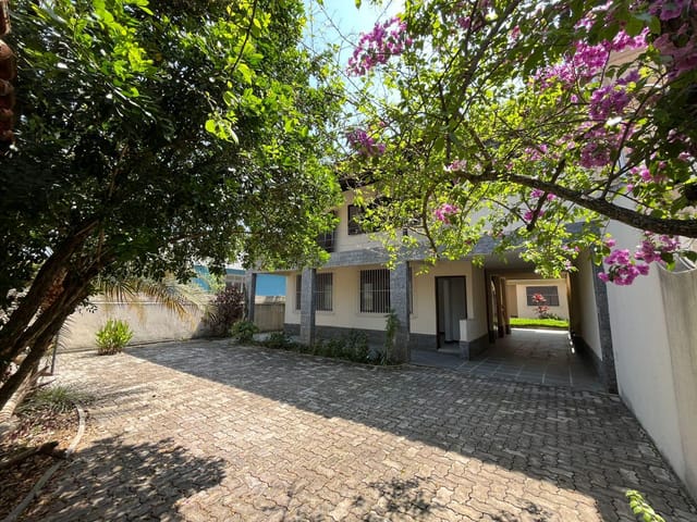 Casa com 360m² 6 quartos e 8 banheiros, à venda, no bairro Itaipu em Niterói