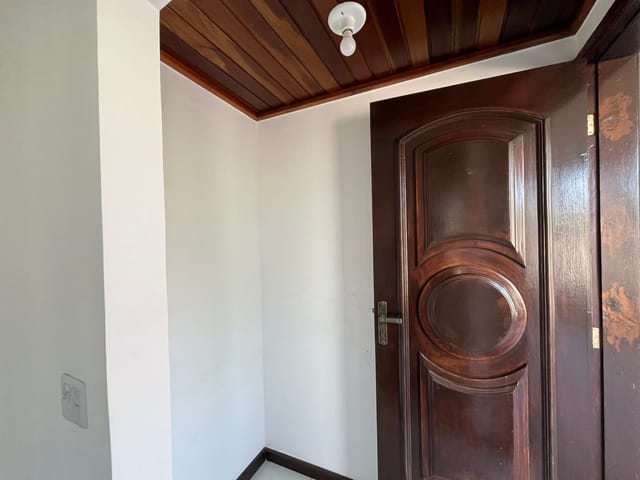 Casa com 360m² 6 quartos e 8 banheiros, à venda, no bairro Itaipu em Niterói