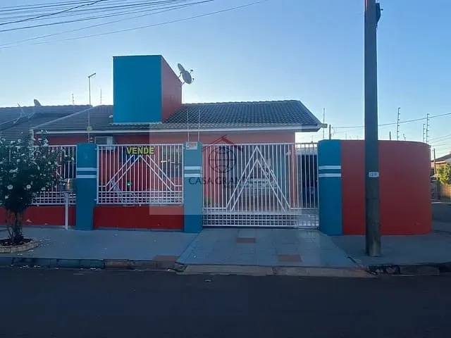 Casa com 200m² 2 quartos e 2 banheiros, à venda, no bairro Kasato Maro em Rolândia