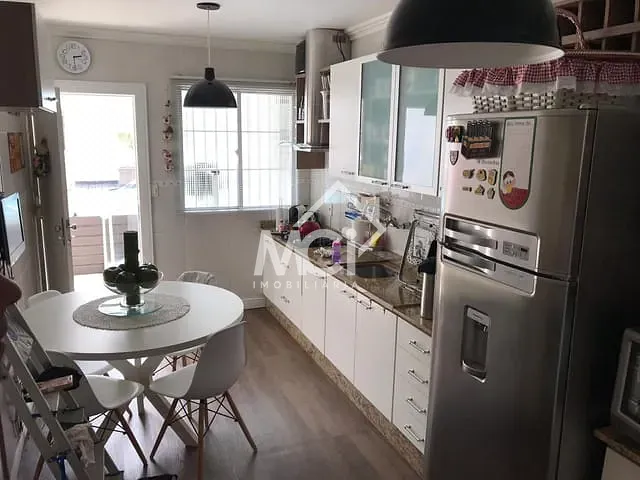 Casa com 300m² 3 quartos e 3 banheiros, à venda, no bairro Centro em Pelotas