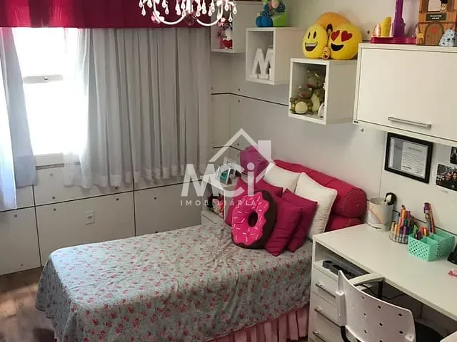 Casa com 300m² 3 quartos e 3 banheiros, à venda, no bairro Centro em Pelotas