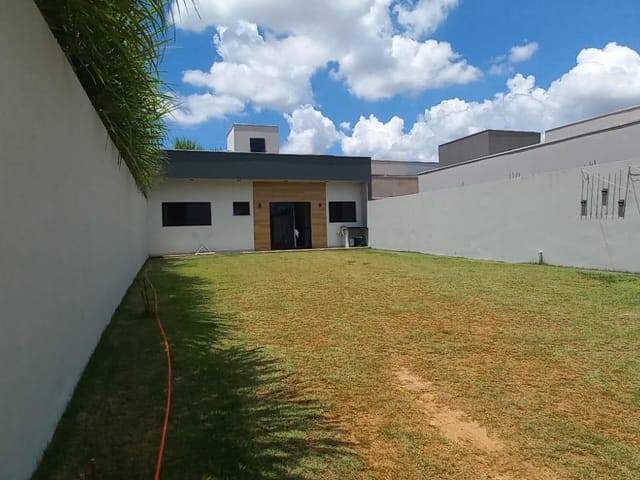 Casa com 250m² 1 quarto e 1 banheiro, à venda, no bairro Residencial Capivari em Louveira