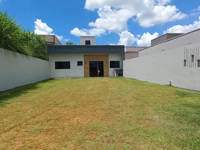 Casa com 250m² 1 quarto e 1 banheiro, à venda, no bairro Residencial Capivari em Louveira