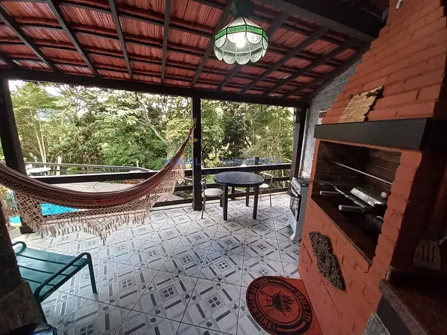 Casa 5 quartos e 4 banheiros, à venda, no bairro Itaipava em Petrópolis