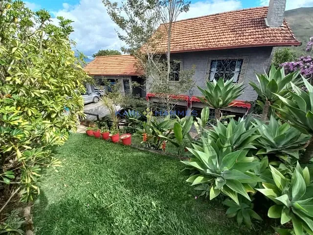 Casa 5 quartos e 4 banheiros, à venda, no bairro Itaipava em Petrópolis