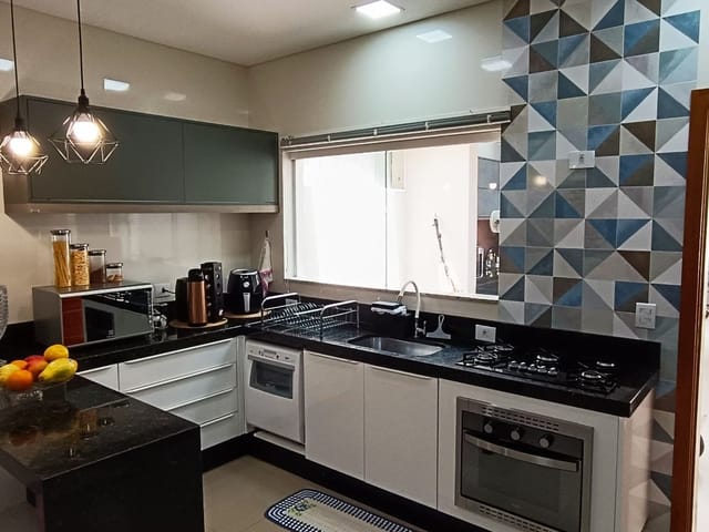 Casa com 252m² 3 quartos e 3 banheiros, à venda, no bairro Residencial Morada das Flores em Cambé