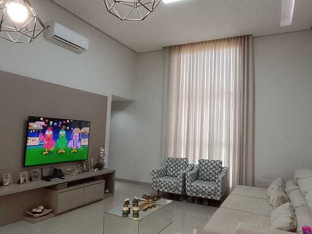 Casa com 252m² 3 quartos e 3 banheiros, à venda, no bairro Residencial Morada das Flores em Cambé