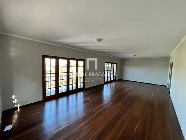 Casa com 312m² 3 quartos e 3 banheiros, à venda, no bairro Jardim América em Bragança Paulista