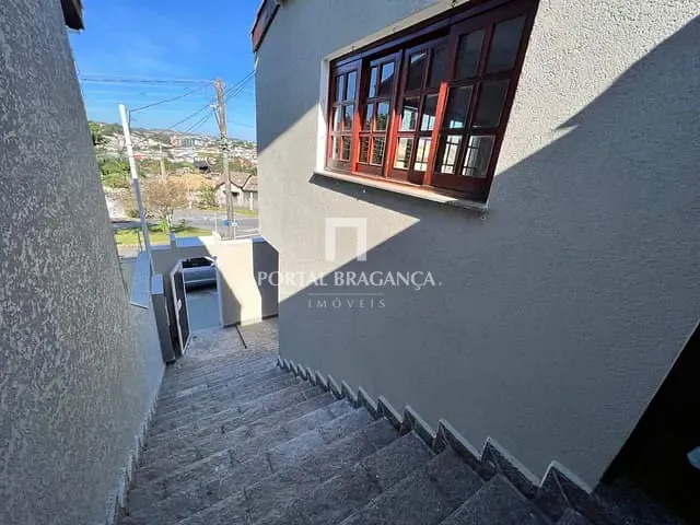 Casa com 312m² 3 quartos e 3 banheiros, à venda, no bairro Jardim América em Bragança Paulista
