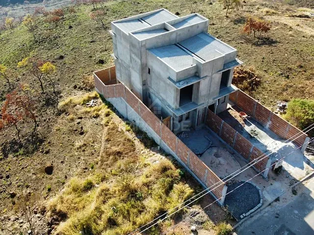 Casa 2 quartos e 2 banheiros, à venda, no bairro Jardim Bandeirantes em Poços de Caldas