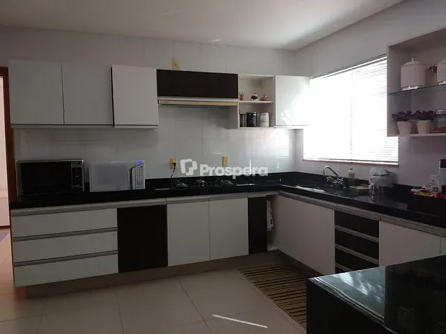 Casa com 600m² 4 quartos e 6 banheiros, à venda, no bairro Residencial Rose's Garden em Anápolis