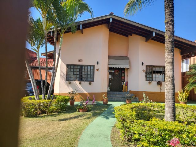 Casa com 675m² 3 quartos e 2 banheiros, à venda, no bairro Jardim Residencial Doutor Lessa em Pindamonhangaba