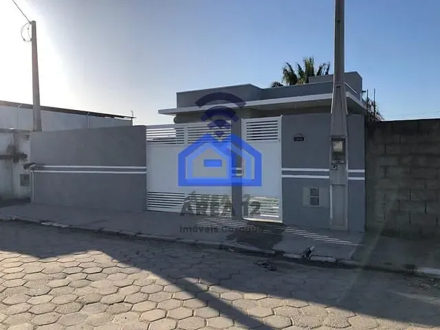 Casa com 300m² 2 quartos e 1 banheiro, à venda, no bairro Jardim Tarumãs em Caraguatatuba
