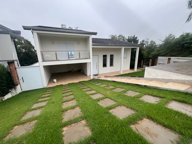 Casa com 1000m² 4 quartos e 5 banheiros, à venda ou para alugar, no bairro Recanto dos Universitários em Piracicaba