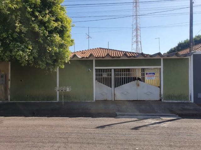 Casa com 327m² 3 quartos e 2 banheiros, à venda, no bairro Jardim Sao Braz em Birigui