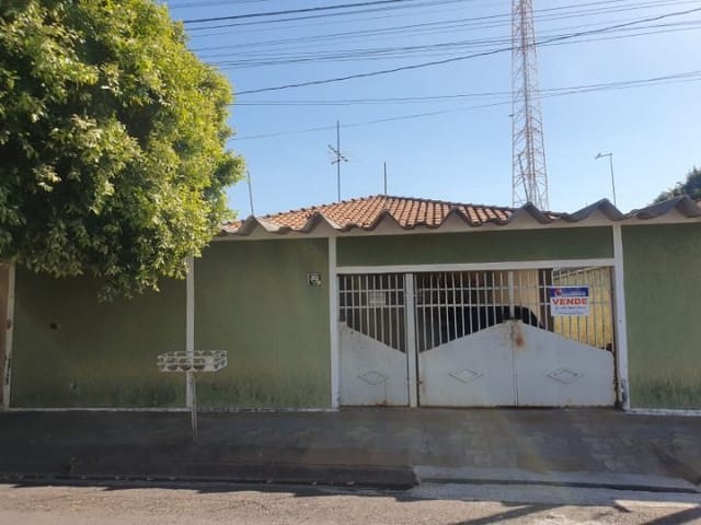 Casa com 327m² 3 quartos e 2 banheiros, à venda, no bairro Jardim Sao Braz em Birigui